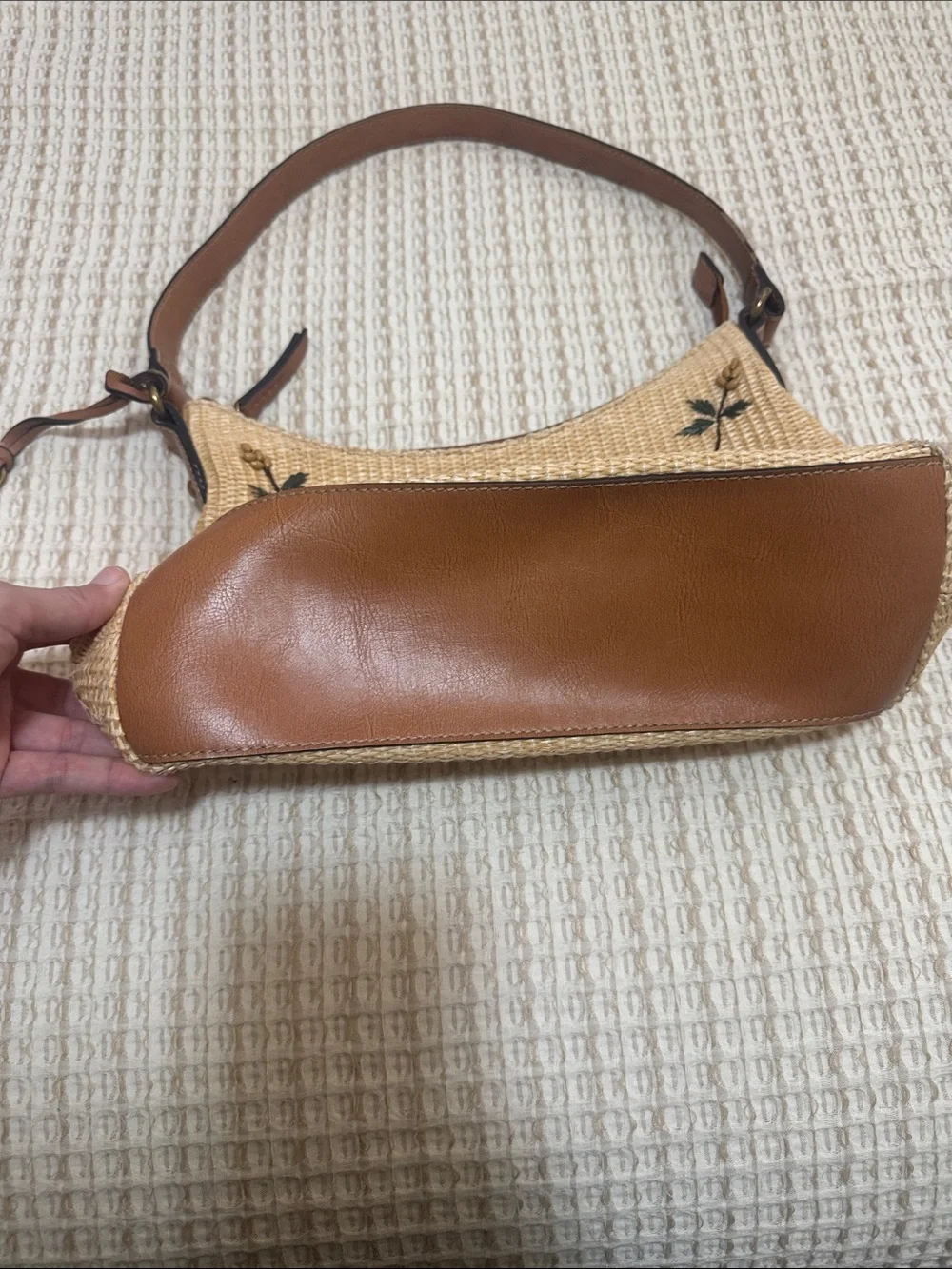 Woven Straw Shoulder Bag with Embroidered Floral Accents - Natural - Picture 3 of 5